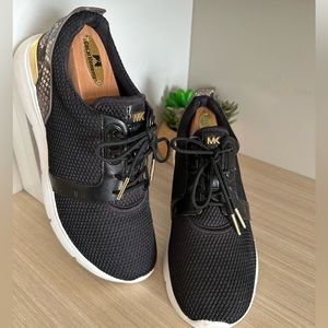 Michael Kors lifestyle sneakers Sz6
